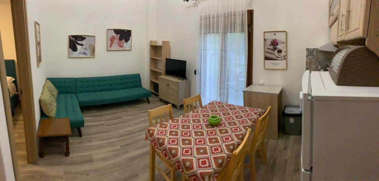 To Petrino Spiti Διαμέρισμα Ποσείδι Εξωτερικό φωτογραφία