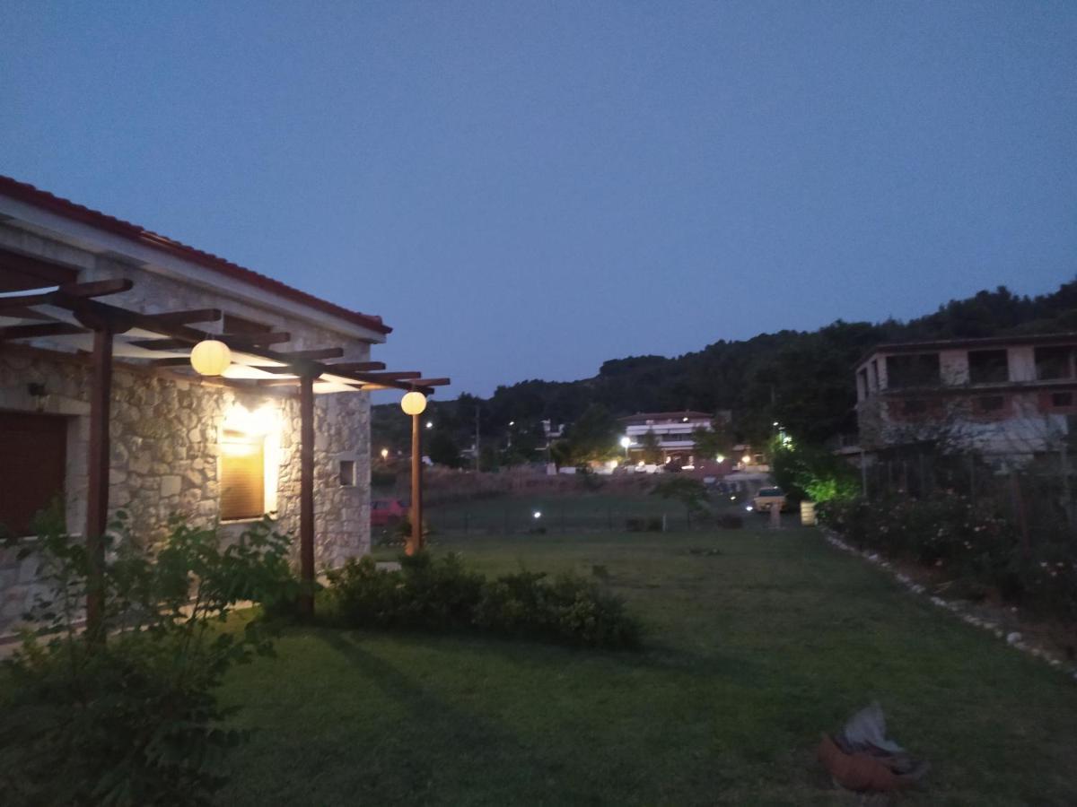 To Petrino Spiti Διαμέρισμα Ποσείδι Εξωτερικό φωτογραφία