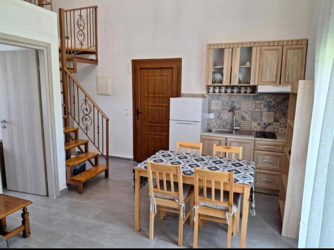 To Petrino Spiti Διαμέρισμα Ποσείδι Δωμάτιο φωτογραφία